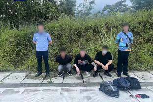 WNBA美女射手普拉姆叮嘱网红球手：传球啊！兄弟